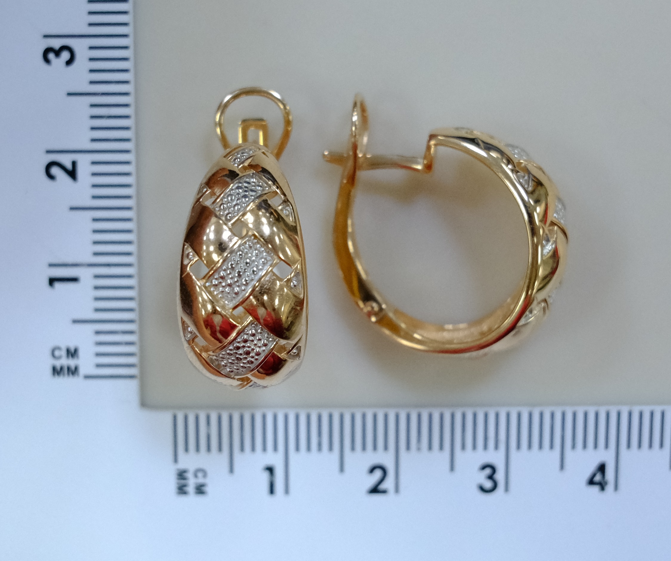 Серебряные серьги с бриллиантами